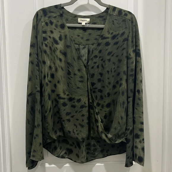 L'AGENCE Mei Bell-Sleeve Surplice Blouse Green Animal Print Sz S - Picture 3 of 9